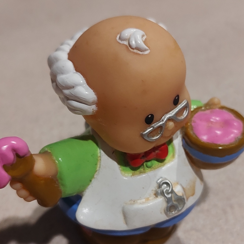 Fisher PriceLittle People CHRISTMAS BOB THE BAKER with CAKE BATTER Grandpa